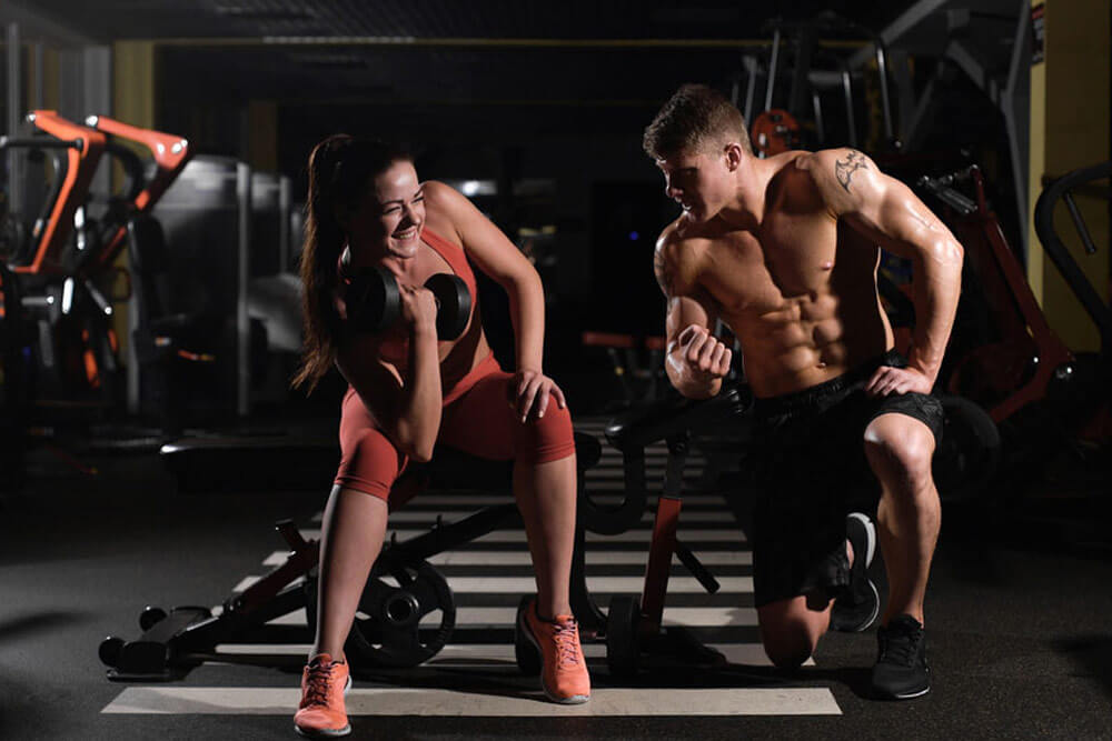 Fitnessstudio Paar Gewicht verlieren