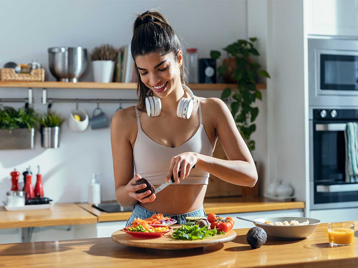 Eine Frau in der K&uuml;che &ndash; leicht verdauliche Ern&auml;hrung 