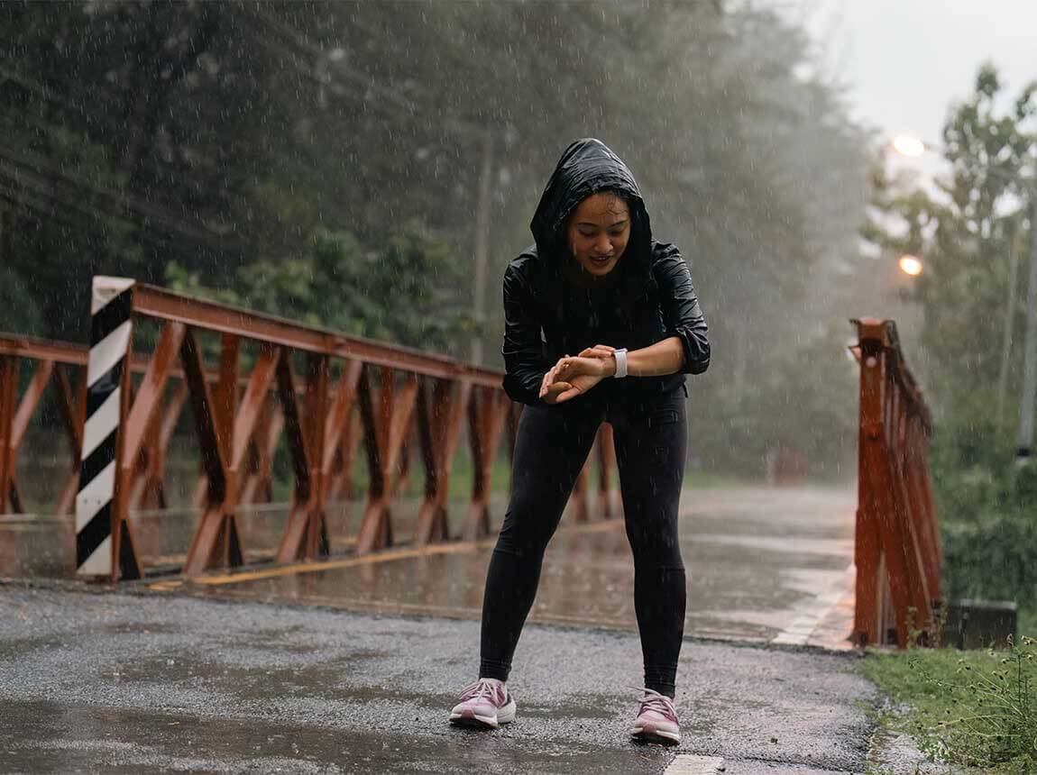 Frau &ndash; Lauftraining, Erholungspause w&auml;hrend des Trainings